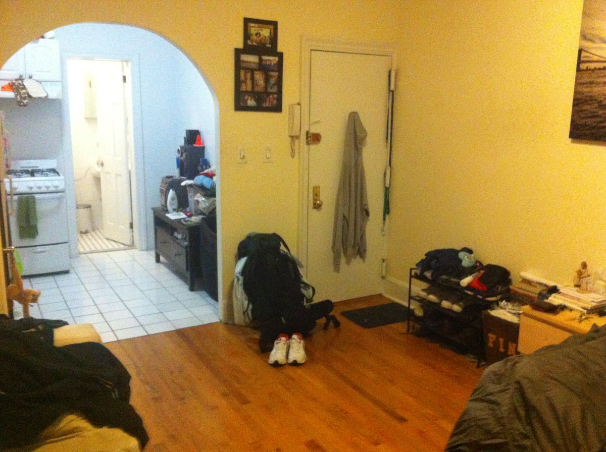 The generosity of people on <a href="/Couchsurfing/">Couchsurfing</a> never ceases to amaze. James arrived in #NewYork &amp; got given the key to his host's #Manhattan apartment, who then went &amp; stayed with his girlfriend!

Get more #travel #stories in the #podcast (link in bio)

#BritPodScene #PodernFamily