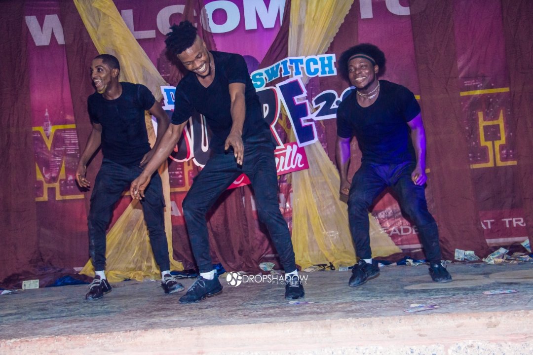 Dance_Switch's tweet photo. Dance is an Art. 🌀
Dance is a lifestyle. 💧
Dance is Happiness. 😁
Dance is Everything! 🌍
_______________________________
#dance #love #9ja #Africa #team #life #happy #Afrobeats #music #lagos https://t.co/sjJR7vJYgh