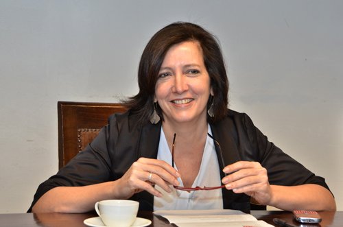 Nos queda muy poco para terminar de presentar al comité científico del #1CongresoIDEATEXT. 
Contamos con Virginia Bertolotti, de la 🇺🇾Universidad de la República de Uruguay (<a href="/Udelaruy/">Universidad de la República</a>).
Si quieres conocer su trayectoria académica, pincha aquí➡️exportcvuy.anii.org.uy/CvEstatico/?ur…