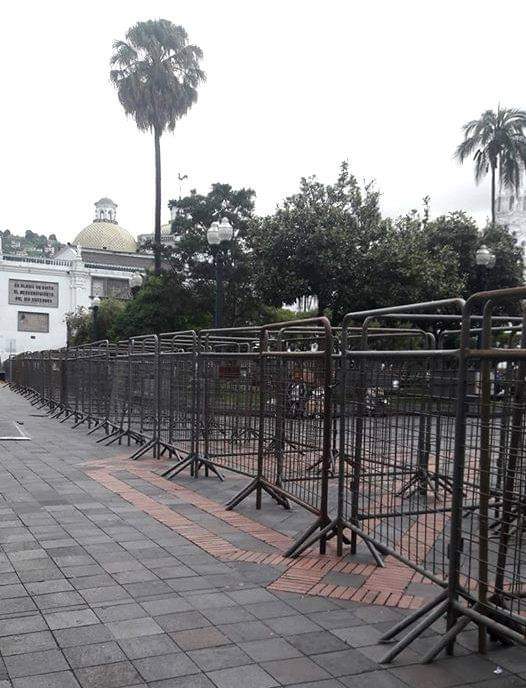 RichardDavila30's tweet photo. Quizá debamos ir pensando en cambiarle el nombre de Plaza de la Independencia. Una vergüenza para la ciudad de #Quito ofrecer esta cara al turista.
@Lenin @mariapaularomo @DeRholguin @TurismoEc @fenacapturec @HMunetonZ
@MauricioRodasEC @MunicipioQuito https://t.co/LhyyUmb962
