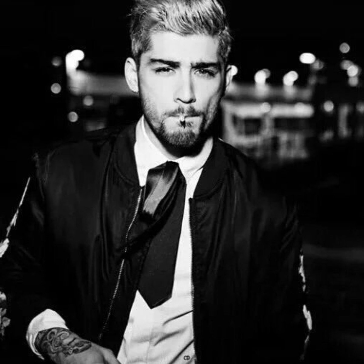 fataleffectzayn's tweet photo. This Angel deserves the best fam ever !
Let's trend #ProudOfZayn 
To prove we're here for him no matter what.
Proud so be #Zquad https://t.co/ZrrVqIsG7y