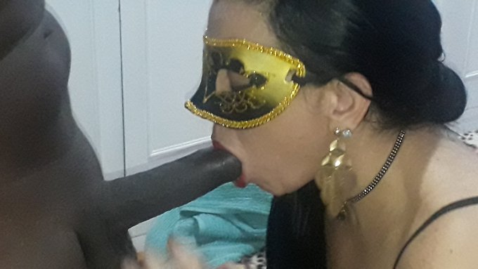 Bom dia... Vamos retocar o batom? Rs #hotwife #riodejaneiro https://t.co/cmlrBiiH10<a href="/tag/hotwife"class="tags">#hotwife</a><a href="/tag/riodejaneiro"class="tags">#riodejaneiro</a>