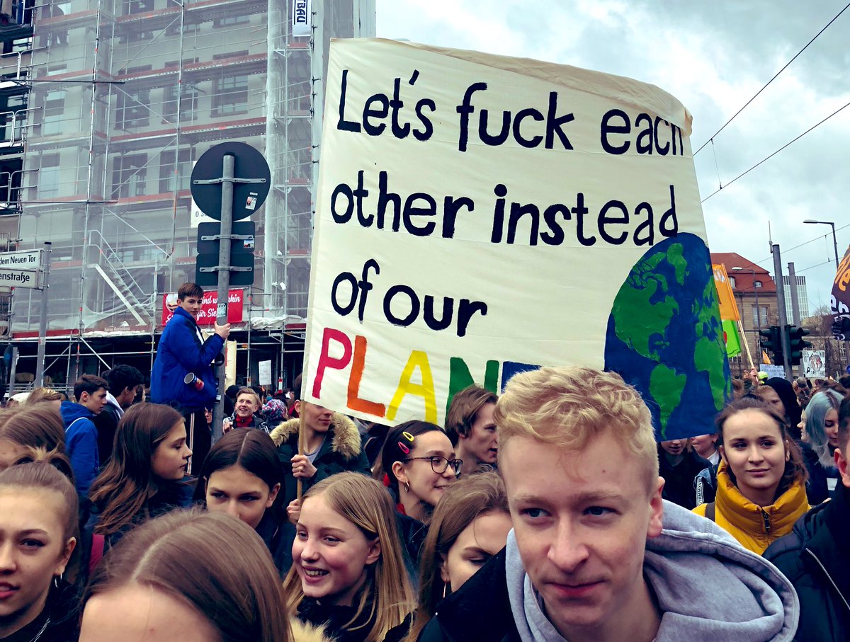 Hoffnung fühlt sich so an: 20000 Jugendliche allein in Berlin.
#FridaysforFutureberlin #FridayForFuture #climatemarch