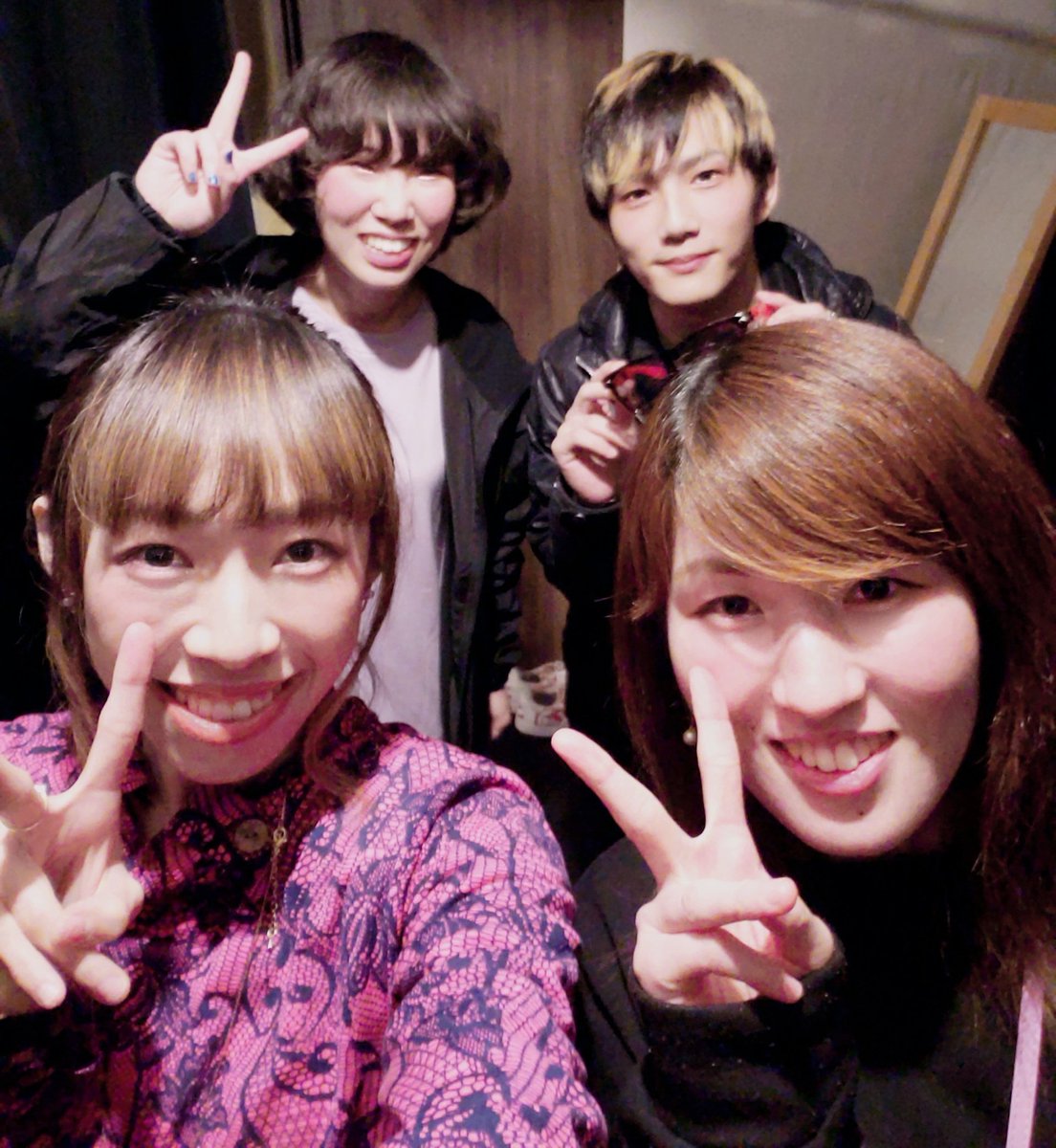 kao828oak's tweet photo. 昨日楽しかったなー😊
お世話になったガバスゴカのパパことCAPさんのお別れ会⭐見つけてくれて本当にありがとうございました。こんな温かいライブハウスは初めての経験でした。
またいつかどこかで😊
写真は安定のともちゃんと初めましてのひなたさん⭐そして、イケメン朝飛くん😁昨日はありがとう☺️ https://t.co/16Wb9IpkGX