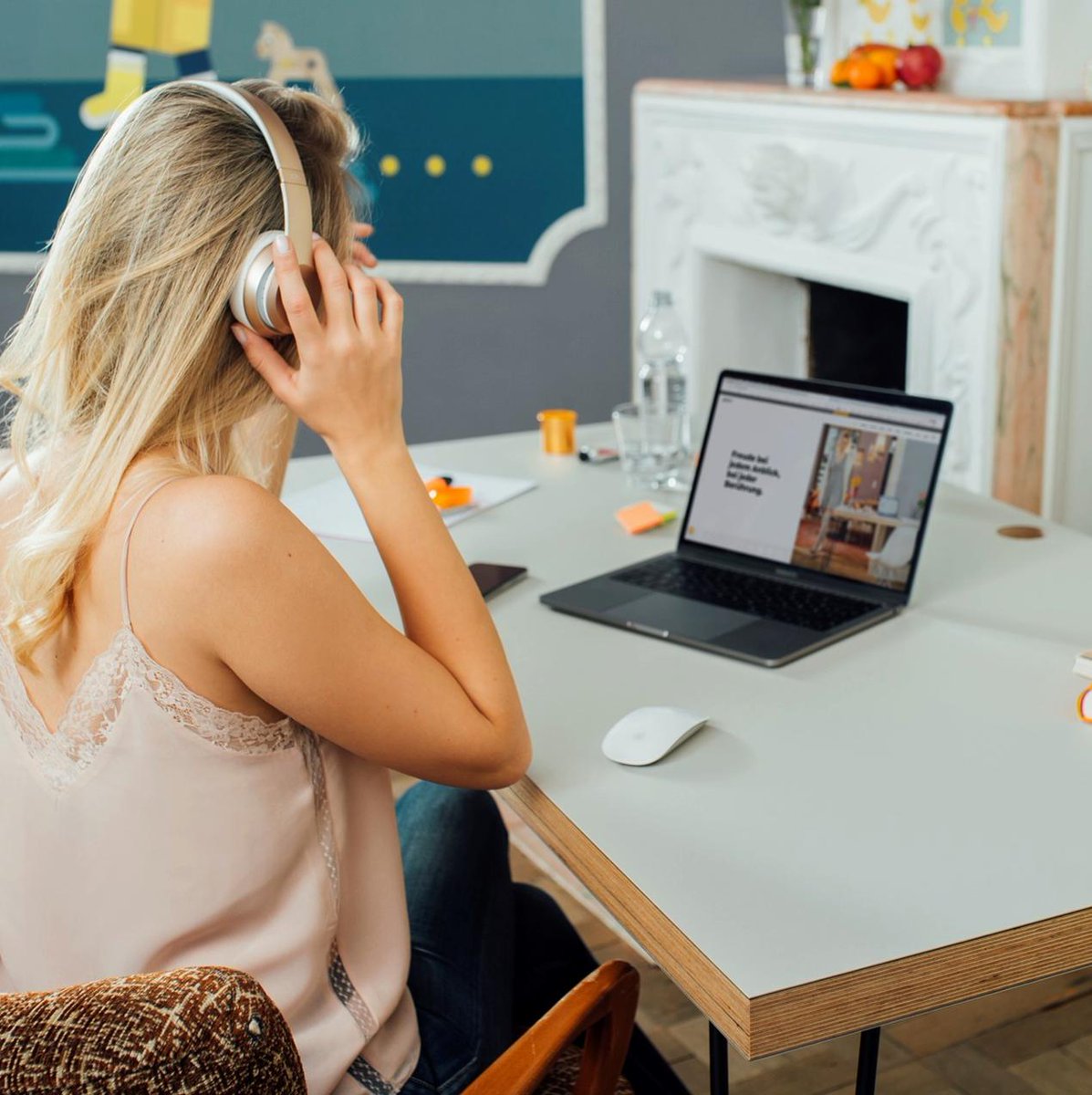 Comfortable work. Видеть связи. Переводчица в очках. Highest paying tutoring jobs. Черный менеджер.