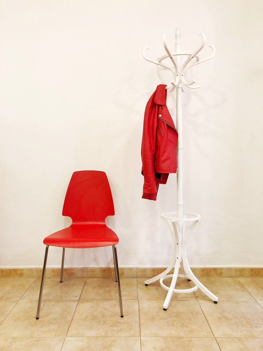 CoWorkingCeloni's tweet photo. Ya tenemos perchero en el #coworking! Con la chaqueta de Anna de @Mister_Buho, nos ha quedado una foto super molona!  

#coworkers #coworkinglife #igerssantceloni #coworkingsantceloni #santceloni #santcelonimola #barcelona https://t.co/gqhIUMg20e