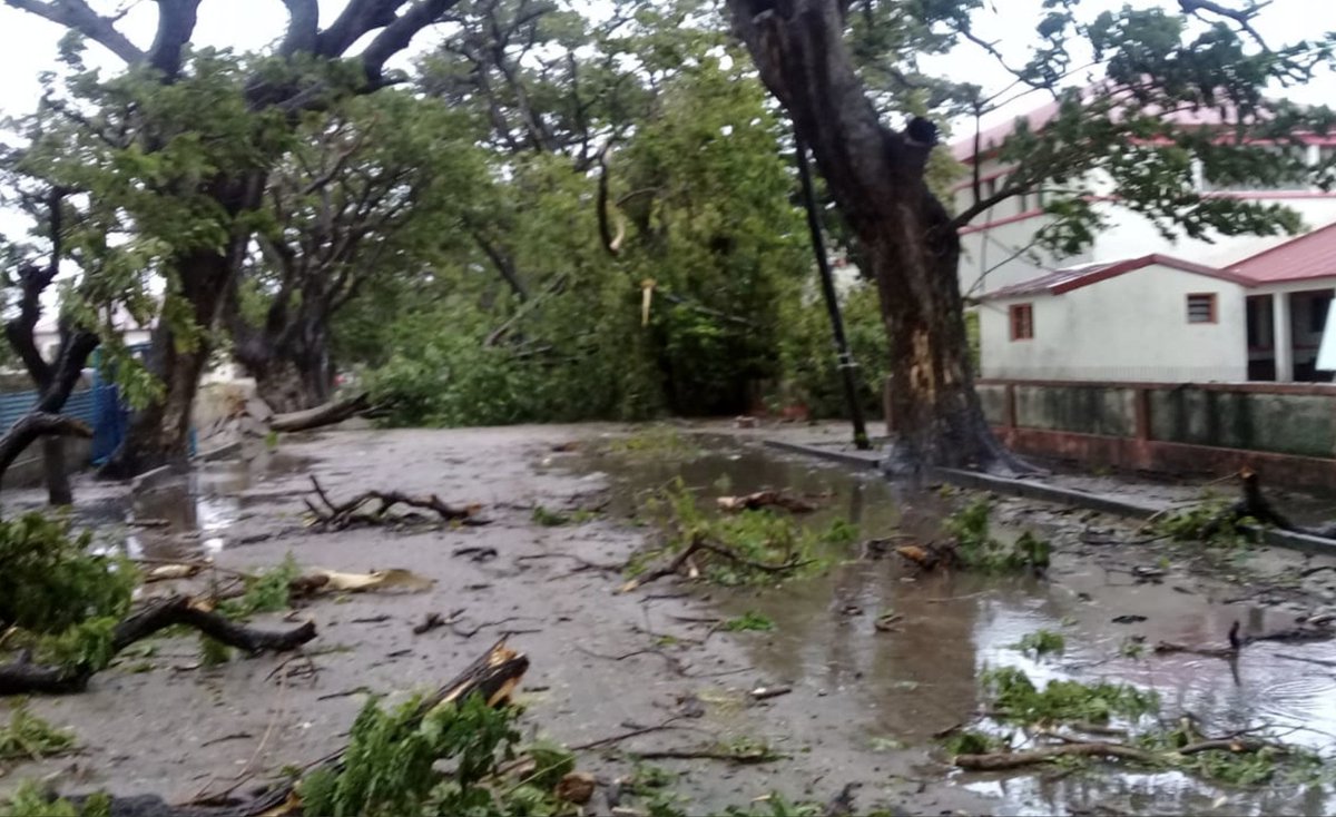 ZBCNewsonline's tweet image. Cyclone Idai: Beira cut-off
zbc.co.zw/%ef%bb%bfcyclo…