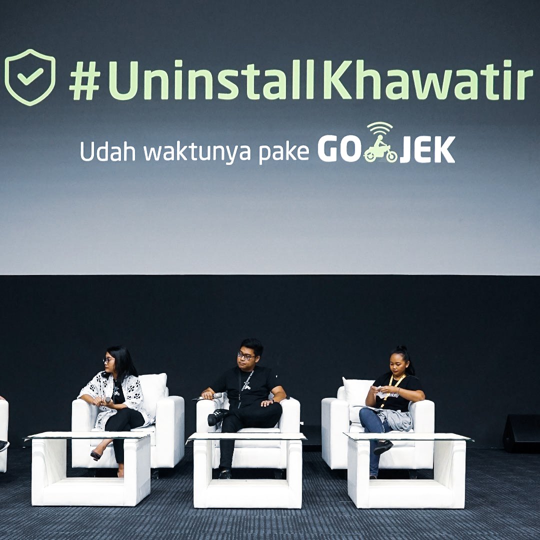 gojekindonesia's tweet photo. Kini kamu bisa #UninstallKhawatir karena GOJEK baru saja meluncurkan 2 fitur keamanan baru yaitu, Bagikan Perjalanan dan Tombol Darurat! https://t.co/8R22gIJP7G