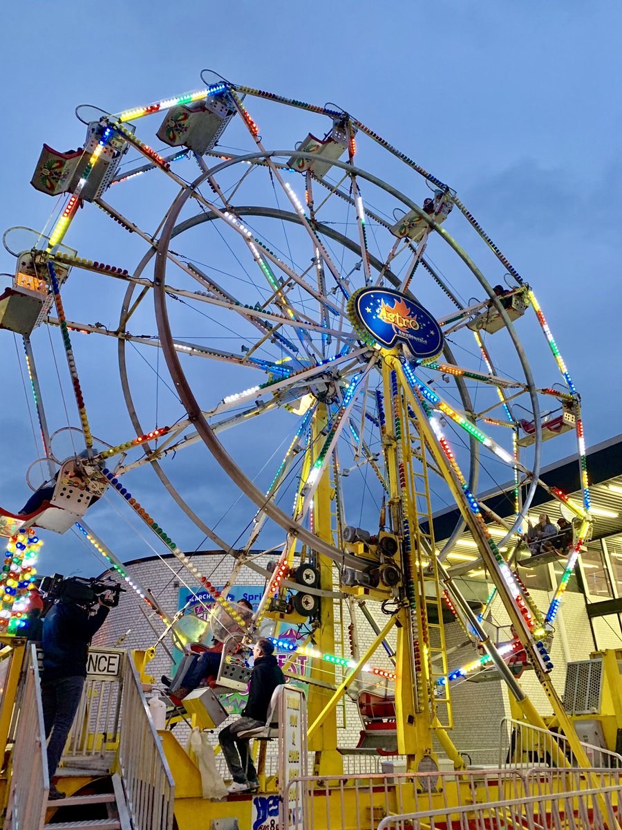 SpringFest_TO's tweet photo. Early morning Ferris wheel ride with @BillCoulterTO and @CP24Breakfast Thanks for coming our @cp24breakingnews! Thanks to all the families who joined us 🍭🎉#SpringFestTO https://t.co/tov2fYRVIR
