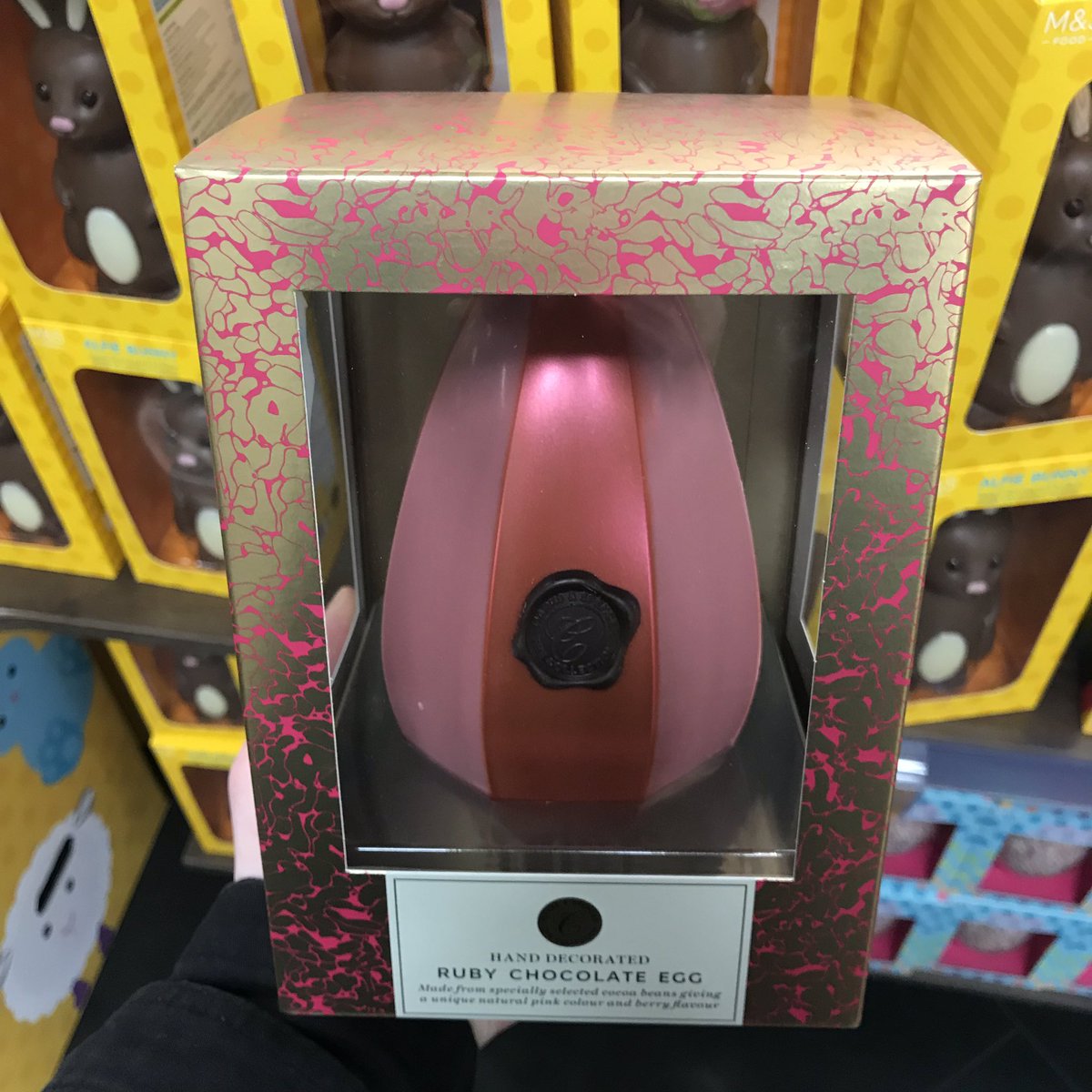 kevssnacknews's tweet image. New Ruby Chocolate Easter Egg from @marksandspencer!
#rubycocoa #ruby #rubychocolate #easter #easteregg