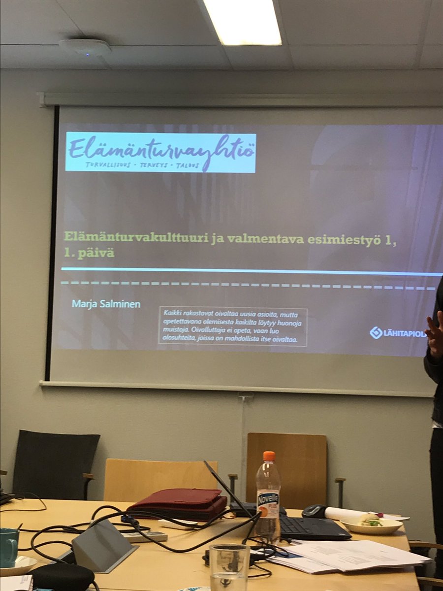 KronAsa's tweet photo. Tänään esimiesvalmennuksessa #lähitapiolaoppii #elämänturvaajat https://t.co/GBNaersX4b