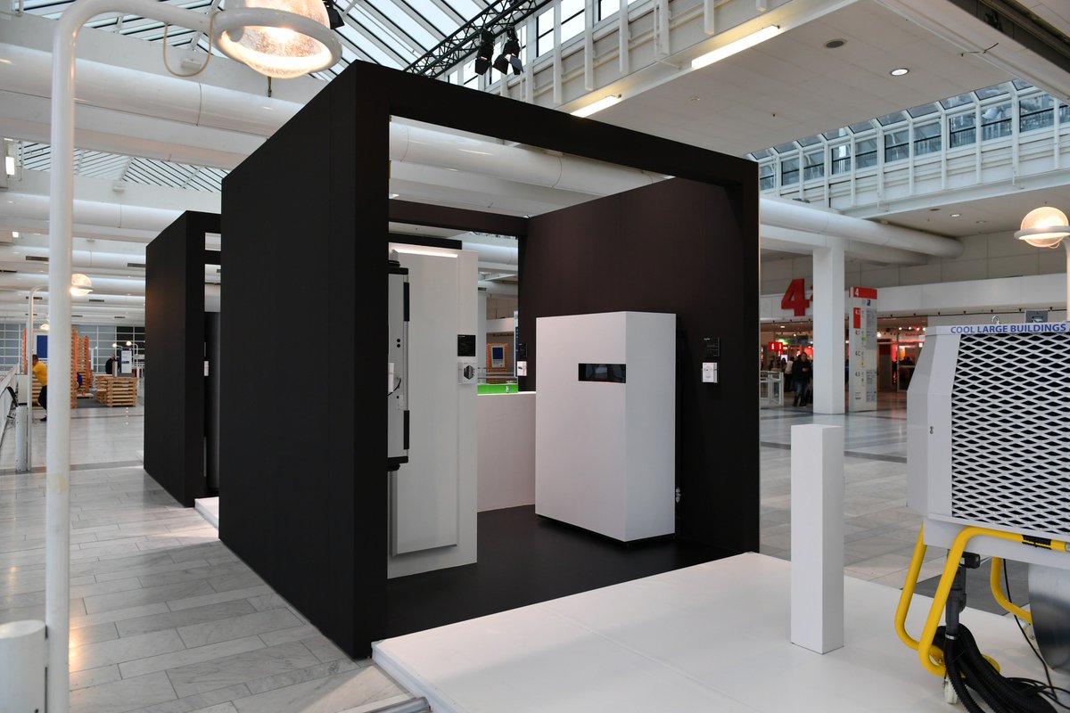 Viessmann's tweet photo. Einfacher zu installieren, zu bedienen und zu warten: #Viessmann Produkte in einer komplett neuen #Designsprache und mit hoher Funktionalität. Alle Geräte verfügen über integriertes WLAN, um vernetzte Kommunikation zu ermöglichen. #DesignPlusAward #ViessmannISH #ISH19 https://t.co/6xyfTmCLhH