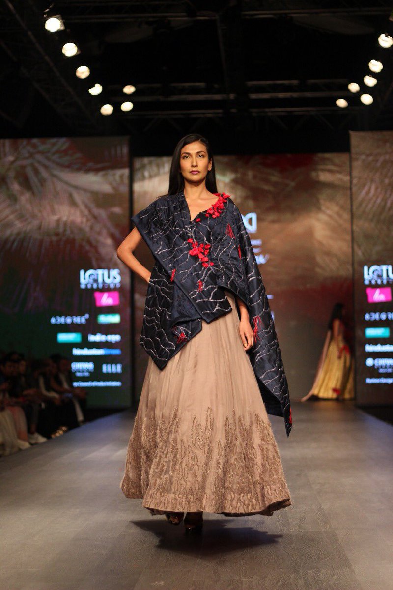 fdciofficial's tweet photo. “I AM" presented by #Ruceru had @deespeak taking centre stage for the show. Deconstructed traditional drapes, a concoction of artistry and wearability brings out how every woman is phenomenal within herself and should be portrayed. #LMIFW
@LotusHerbals @LIVAFashionIn https://t.co/wc6eX5u48t