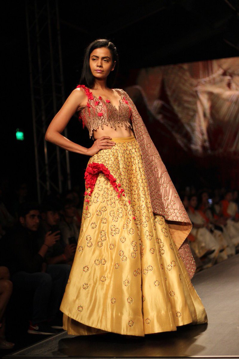 fdciofficial's tweet photo. “I AM" presented by #Ruceru had @deespeak taking centre stage for the show. Deconstructed traditional drapes, a concoction of artistry and wearability brings out how every woman is phenomenal within herself and should be portrayed. #LMIFW
@LotusHerbals @LIVAFashionIn https://t.co/wc6eX5u48t