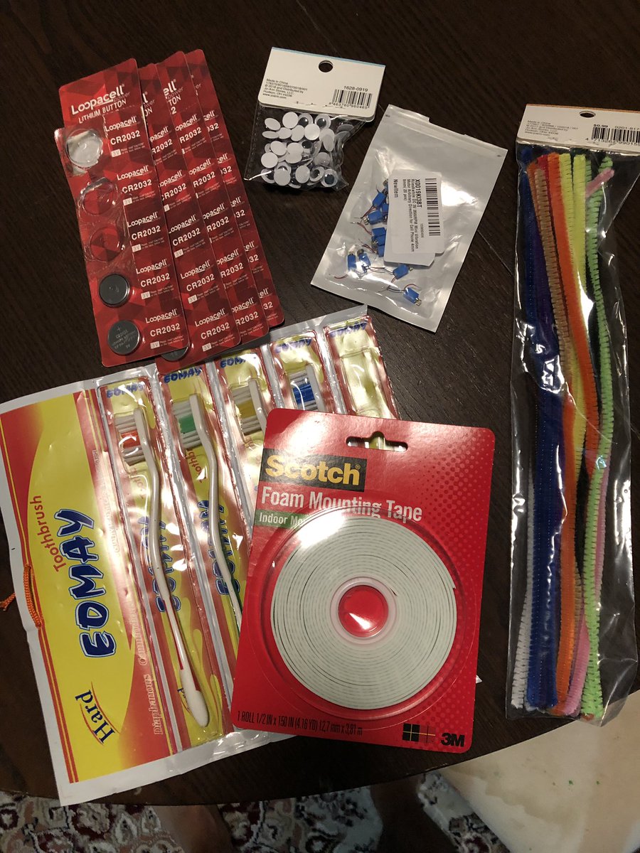 SongbaeLee's tweet photo. Getting ready to show my daughter‘s #kindergarten class how to make a #brushbot this afternoon #funfriday @MCPS #STEM https://t.co/lwuFdn4cCw