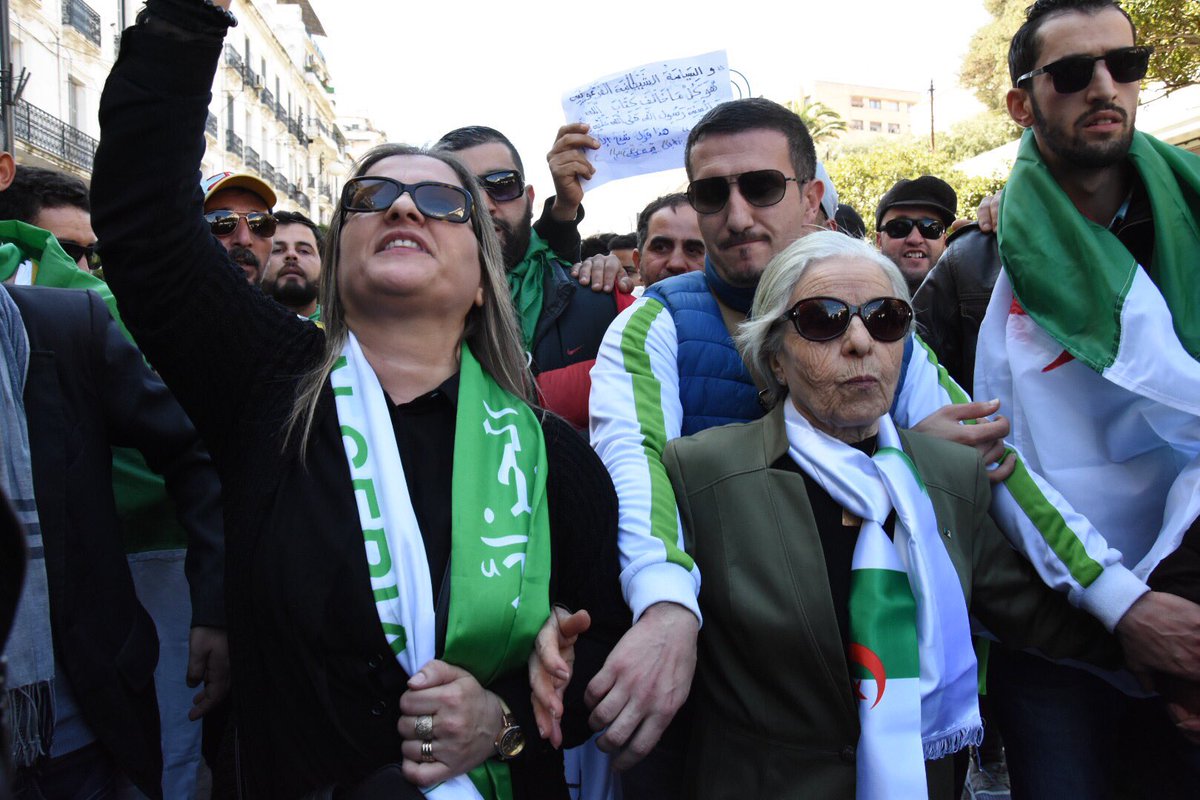 Drifa #Benmhidi, sœur de #Larbi_Ben_Mhidi manifeste et soutient le mouvement populaire. #alger #algeria #algerie #bouteflika #حراك_15_مارس