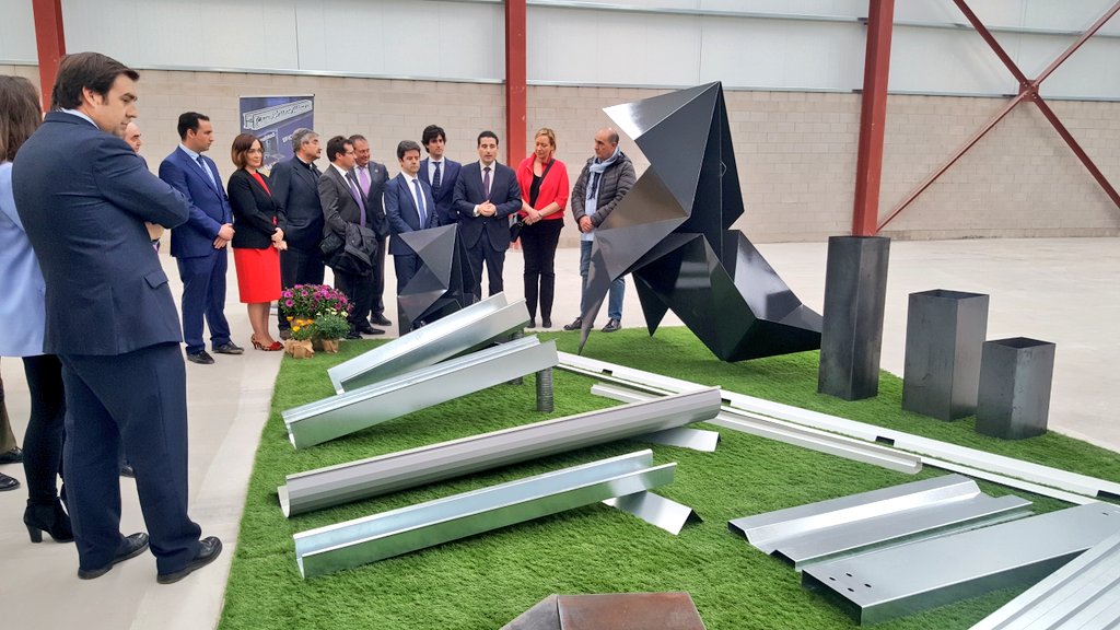 GobAragon's tweet photo. El grupo @HierrosAlfonso inaugura instalaciones en #Plhus. Los 10.000 m2 de su nueva sede en #Huesca le permitirán duplicar su producción. @martagaston destaca el "efecto inducido de atracción e interés” que conlleva la apuesta de esta empresa por la plataforma #logística https://t.co/Qe13pK9mxS