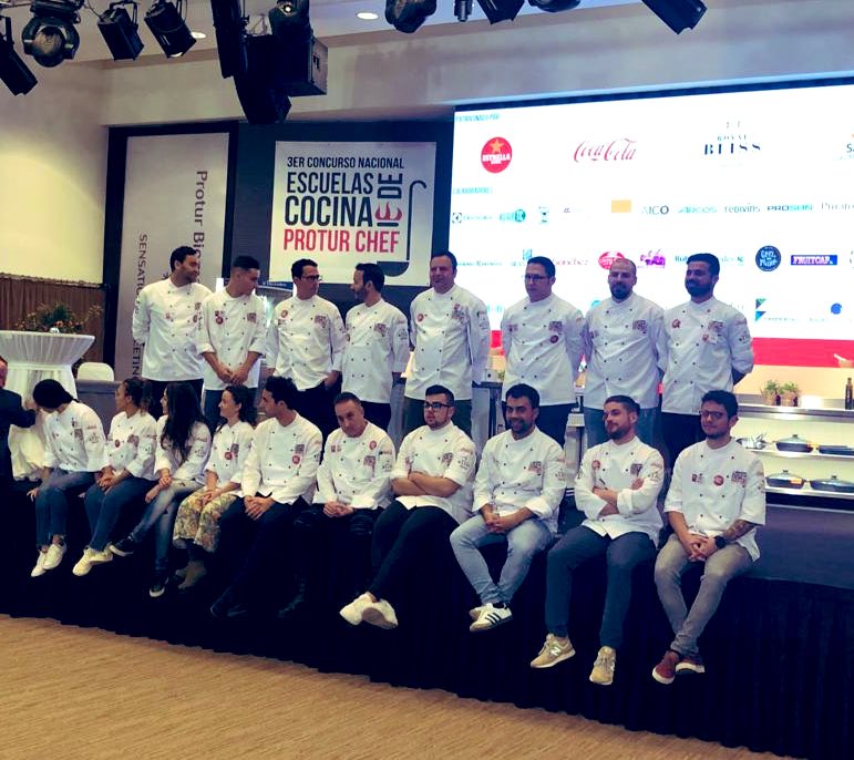 ElectroluxProES's tweet photo. Este jueves ha arrancado el III Concurso Nacional de Escuelas de Cocina @ProturChef 2019 en Protur Biomar Gran Hotel & Spa de Sa Coma!! Suerte!! Espero que disfrutéis utilizando nuestra maquinaria #molteni #horno @proturhotels @proturbiomar #electroluxprofessional #InstalTC https://t.co/tVKjhJjTBb