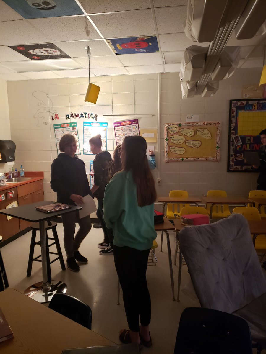 rsnoto523's tweet photo. Introducing Chile with a scavenger hunt! #level2h #cmsspanish #thecountrynotthepepper #cmsfab @CMShuskypride @RakoMorrissey @jamiefcswl @gadoeworldlang @FultonCoSchools https://t.co/jG7JriO9ng