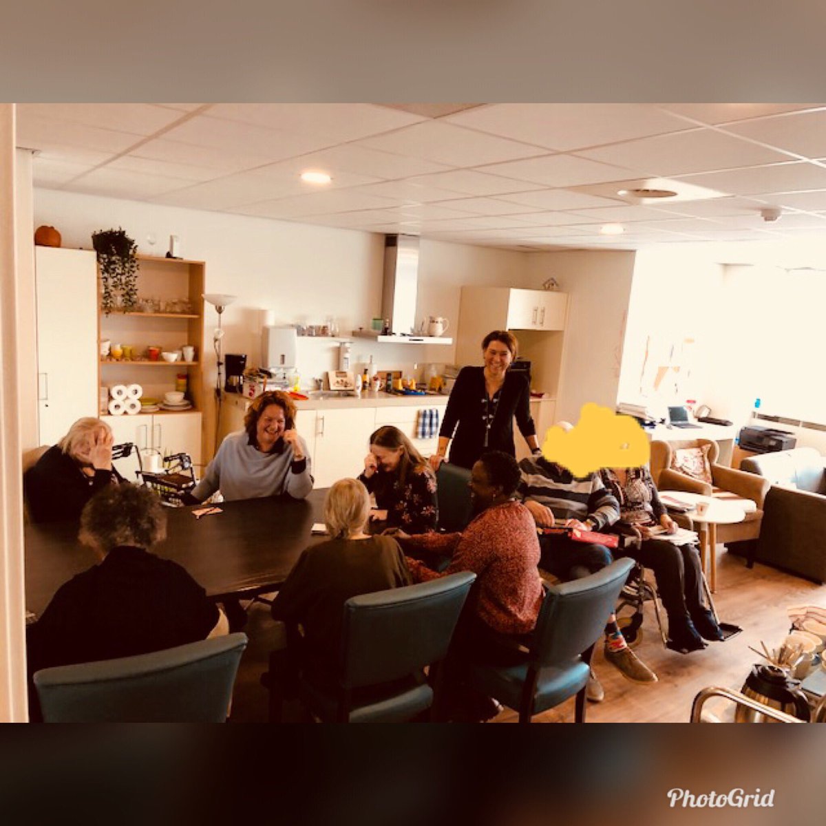 Er zijn vandaag ook teamleden die staken door Bingo te spelen met ouderen in een woonzorgcentrum. BINGO!