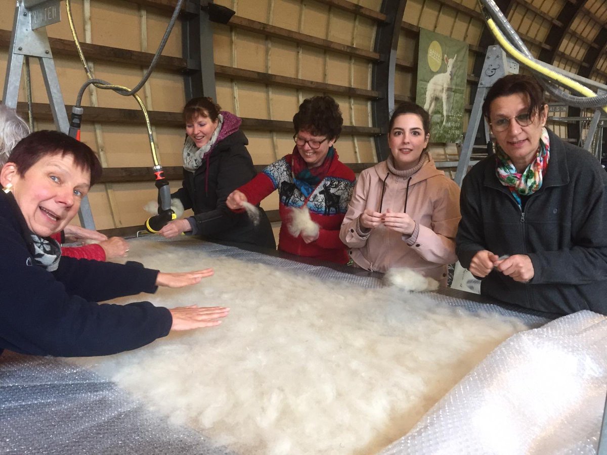 Er zijn ook collega’s die vandaag staken door vrijwilligerswerk te doen. Het is tenslotte nationale vrijwilligersdag. Deze collega’s zetten zich vandaag in voor de Wolunie ⁦<a href="/AlmeerseWolunie/">Almeerse Wolunie</a>⁩