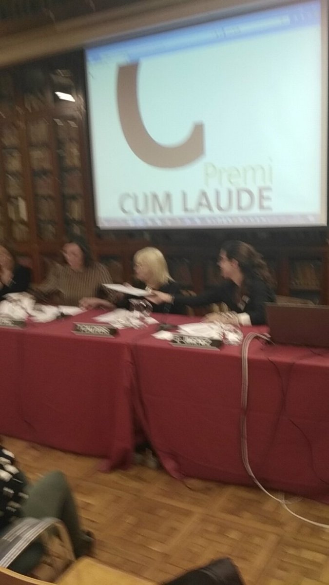 InstitutMonJuic's tweet photo. Lliurem el IX Premi Cum Laude la Dra. @ebotias per la seva tesi "La Responsabilitat de Protegir com a instrument de governança global: possibilitats i límits" @xarxavives
@llenguacatalana @omnium https://t.co/r8tr44RHxr