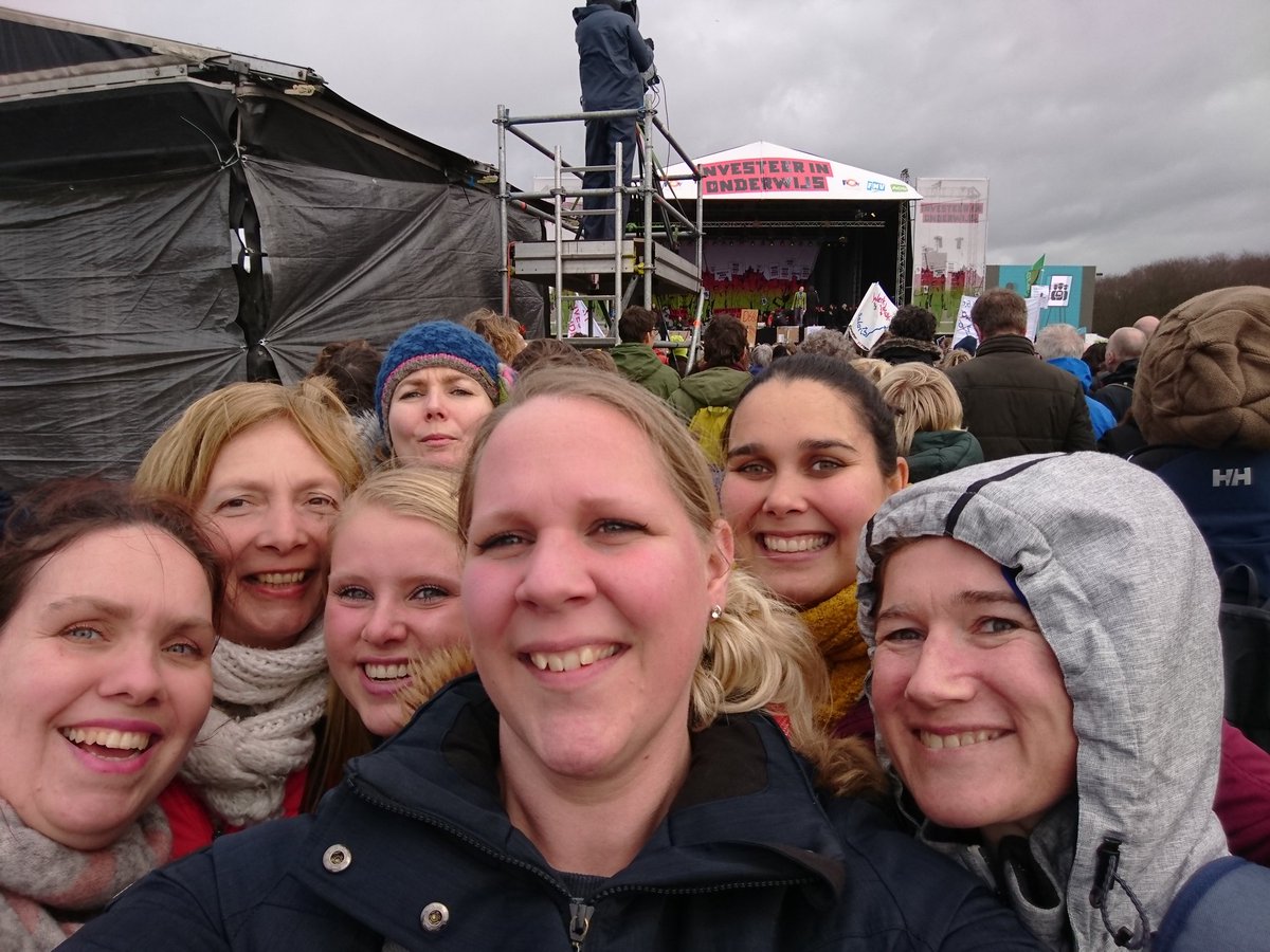 Wij staan er!! Samen maken we een vuist!! #investeerinonderwijs #onderwijsstaking #Malieveld