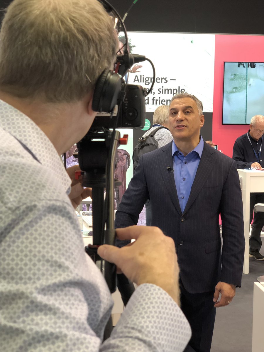 mponto's tweet image. Morning at #ids2019 including #straumann interviews with @orthostyle, Hugo Madeira, Diana de Macedo and more! #dentistry #dentalimplant