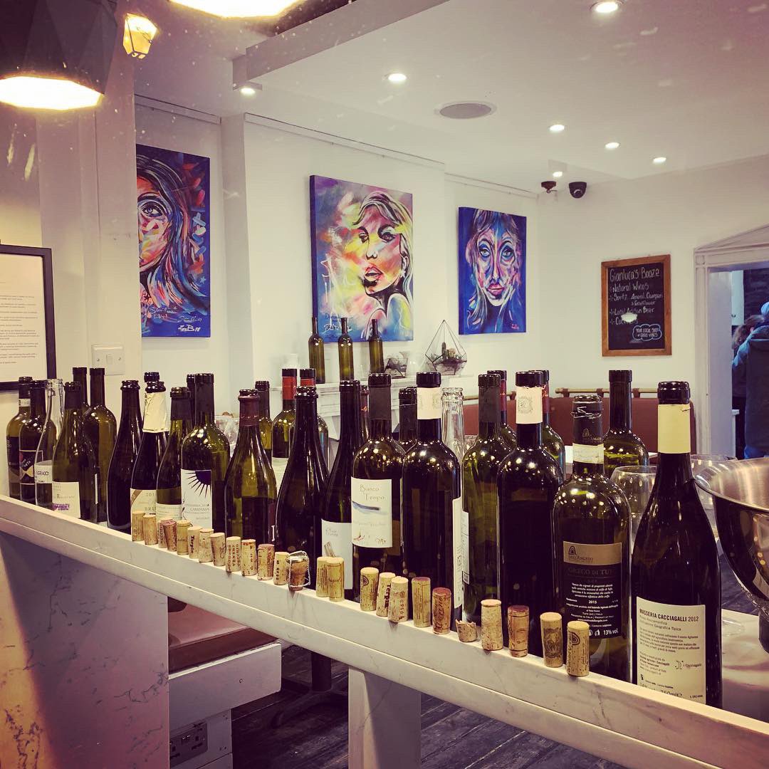 HayWinesUK's tweet photo. Thanks everyone for a great night of #homemadefood and #naturalwine at our @GrapeLiberators Pop-up event in collaboration with our friends @GianlucasCafe! 🙌🏻🤩🍇 #grapeliberators #organic #vegan #londonwinebar #londonwine #winetasting #fulham https://t.co/oxZEU4iMgH