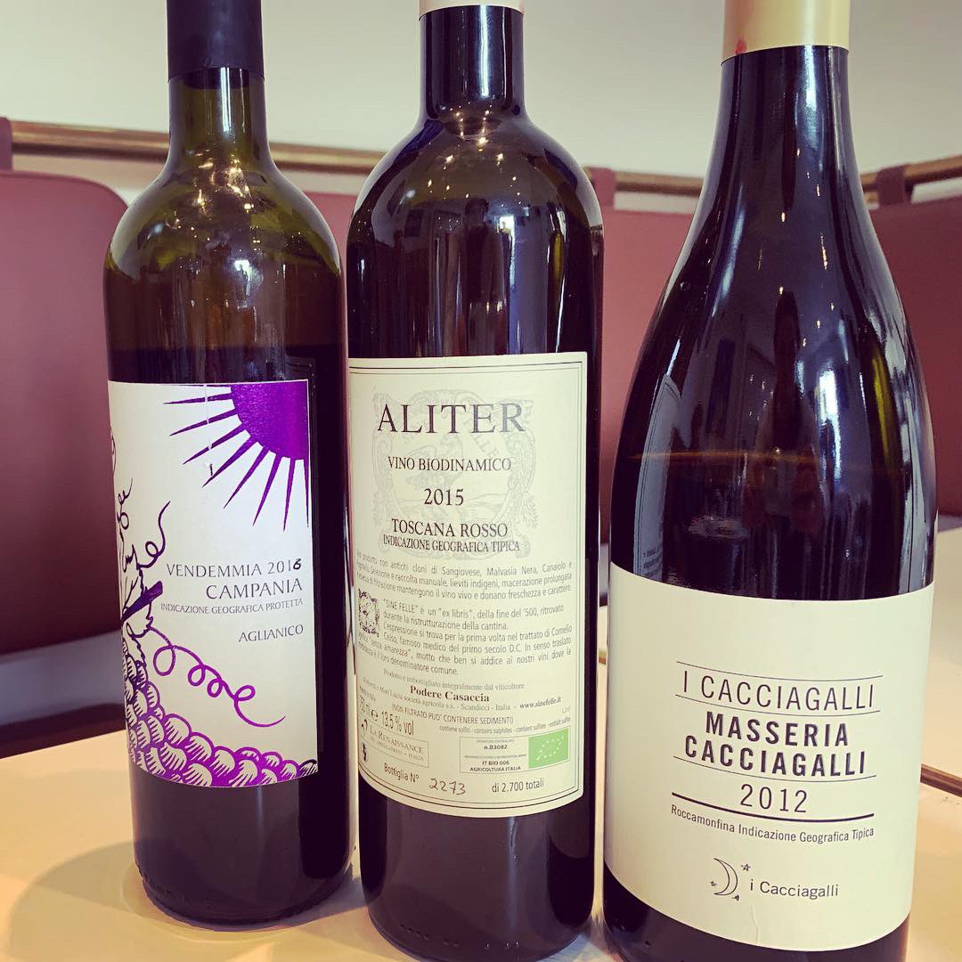 HayWinesUK's tweet photo. Thanks everyone for a great night of #homemadefood and #naturalwine at our @GrapeLiberators Pop-up event in collaboration with our friends @GianlucasCafe! 🙌🏻🤩🍇 #grapeliberators #organic #vegan #londonwinebar #londonwine #winetasting #fulham https://t.co/oxZEU4iMgH