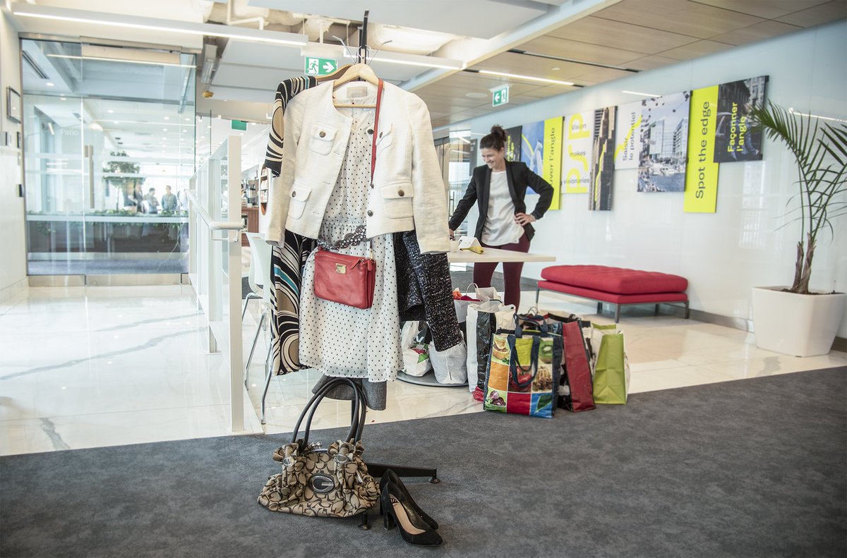 InvestPSP's tweet photo. Hier à Montréal, nous avons collaboré avec Dress for Success, un organisme à but non lucratif qui offre un réseau de soutien, des vêtements professionnels et des outils de développement pour aider les femmes à s'épanouir au travail et dans la vie. #PSPSEngage https://t.co/nlxTEAEeSh