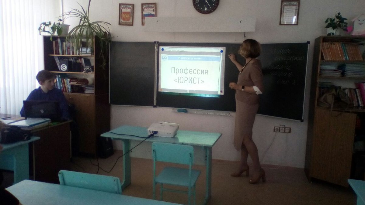 15 марта 10-тиклассники ГБОУ СОШ пос. Черновский приняли участие в мастер-классе "Профессия 'Юрист" Кленкиной Ольги Валерьевны, декана юридического 
факультета Ун-та "МИР".