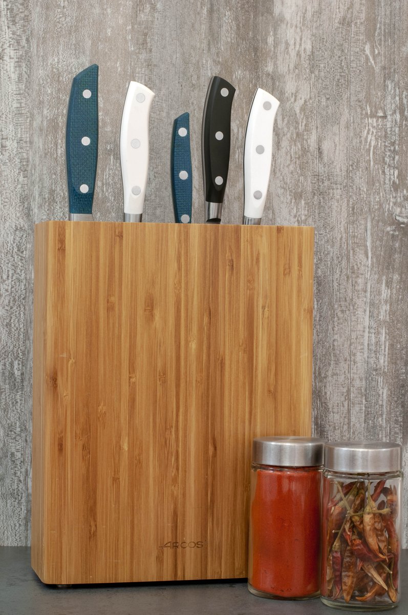 Arcos's tweet photo. Taco de madera de bambú, diseñado para guardar tus piezas en un lugar seguro donde evitar su desgaste y puedas tenerlos a mano en todo momento 🔪
Taco 👉🏼 https://t.co/8fLiAG38Ja
#CuchillosArcos #Taco #ViveLaCocina #knife #Block #Origin1734 #Arcos #Food #kitchen https://t.co/rkofWbqFDC