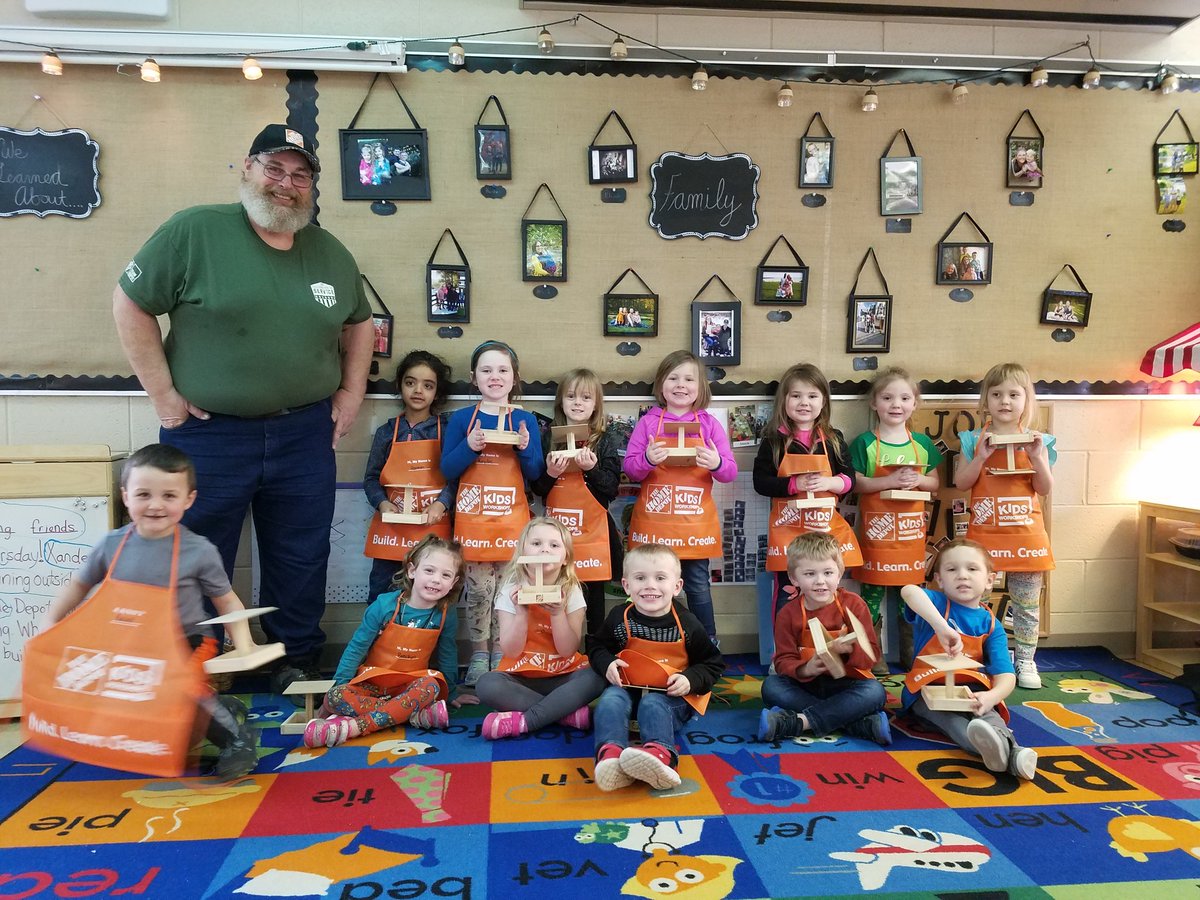DetzlerSteve's tweet photo. HOME DEPOT 2747 KIDS WORKSHOP.  MRS JEN'S CLASS , BIRD FEEDERS , THANKS BAY CITY SEED &amp; FEED FOR THE DONATION OF BIRD SEED KIDS LOVED  THE PROJECT https://t.co/5gyXrt7qLA