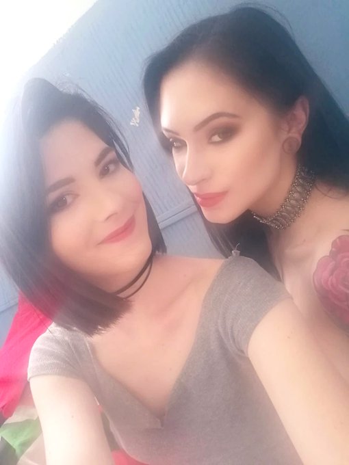 I get to fist this cutie today 😍 @sara_bell_xx69 @XFREAXX https://t.co/BgeasIgu3l<a class="tags" target="_blank" title="On Twitter" href="/?out=eyJ0eXAiOiJKV1QiLCJhbGciOiJIUzUxMiJ9.eyJpYXQiOjE3MTkzMzQyNzEsImlzcyI6InR3cG9ybnN0YXJzLmNvbSIsIm5iZiI6MTcxOTMzNDI3MSwiZXhwIjoxNzUwODcwMjcxLCJyZWRpcmVjdF91cmwiOiJodHRwczovL3R3aXR0ZXIuY29tL3NhcmFfYmVsbF94eDY5In0.GA0y65FYJQqMSRhkm7KOJ9UTvo6pXMVhYWcsLeb3C56ueQ77VGk5YqPNXRxgnu76_LKuNKIWLgLhZyXeHuq4ow">@sara_bell_xx69</a><a href="/tag/vegas"class="tags"><span>#vegas</span></a>