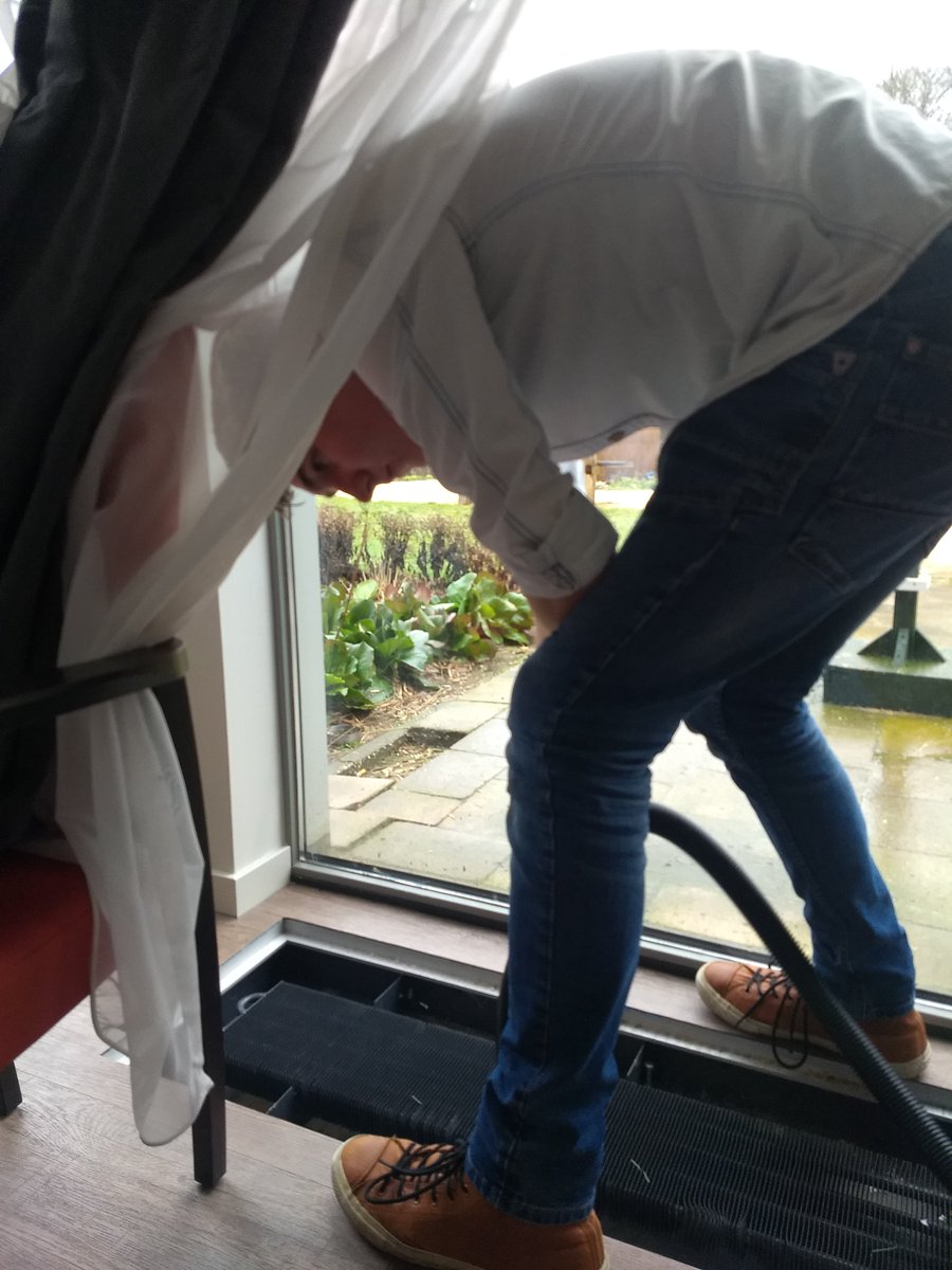 Onderhoud en vogelkastjes ophangen bij beschermd wonen ouderenzorg Sonnevanck Harderwijk #vanwijnendoet #NLdoet. Goed om bij de klant op de werkvloer te zijn!