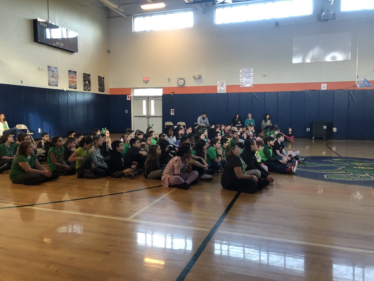 DrBalintfy's tweet photo. Great Day today at LE having @tomvarano present Emotion into Art. Remember LE -  B.I.G. Dreams. #WeAtLE #LEtheFamily https://t.co/MiZLxkkIro