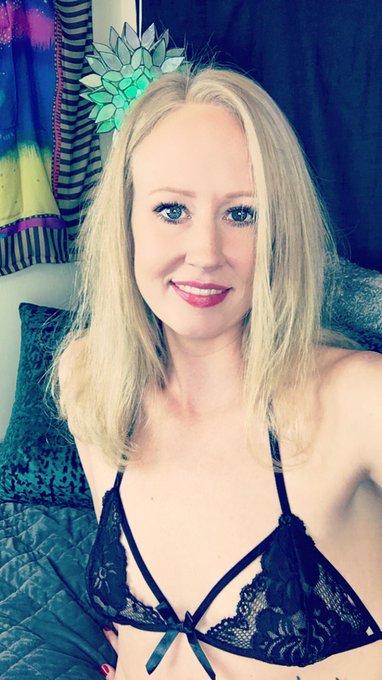 Happy Friday https://t.co/rT0L2lVHjh