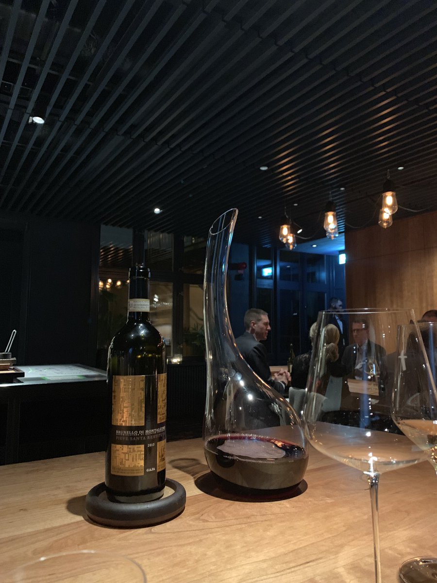 HAMI_miharu's tweet image. 食事に合うノンアルコールドリンクコースを頼めて、料理に合うジュースが出される。それが最高だった。料理に合うジュースでここまで楽しめるとは、味が事細かく計算されている。

アルコールと専用ジュースのミックスコースもある。日本酒も出されてた。

#Frantzen #Stockholm