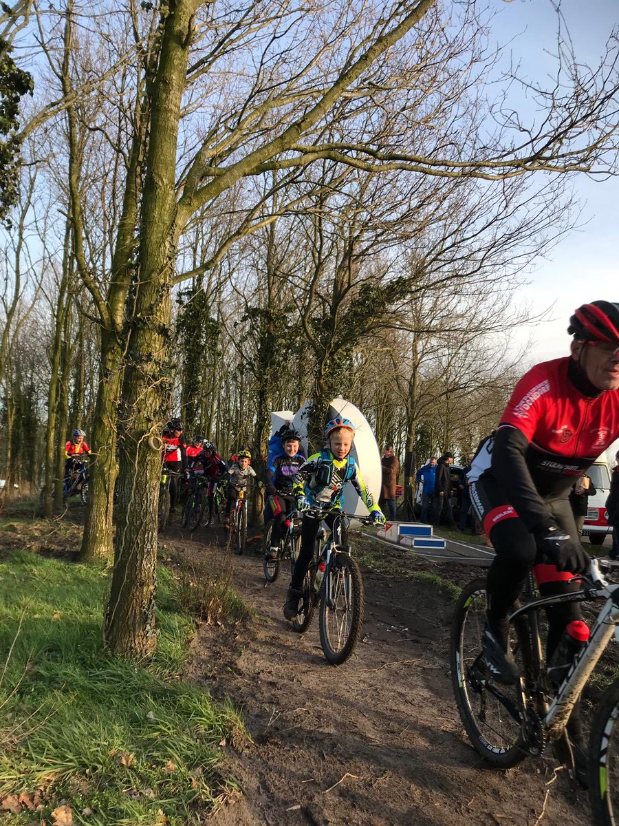 ProvDrenthe's tweet photo. De eerste échte bergkoning en koningin van #Drenthe! 🚴🏼‍♀️

De snelste beklimmers van de Col du VAM: Bram Koeweiden (1:17) en Elke Oude Weernink (1:52), gefeliciteerd! 

Pak je fiets en zet zelf je eigen record! #VAMchallenge #bergtrui @UCI_cycling @OpFietseDrenthe https://t.co/srZNQj9rhC