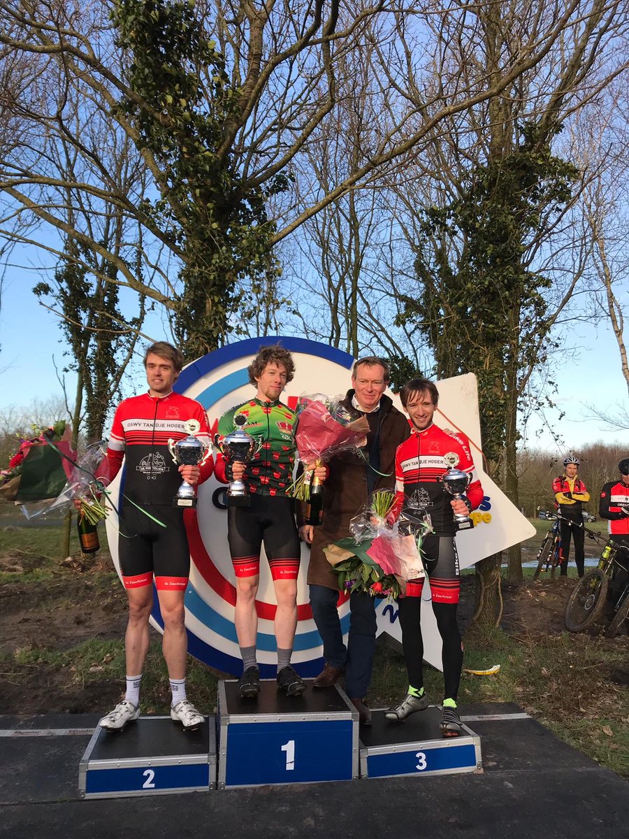 ProvDrenthe's tweet photo. De eerste échte bergkoning en koningin van #Drenthe! 🚴🏼‍♀️

De snelste beklimmers van de Col du VAM: Bram Koeweiden (1:17) en Elke Oude Weernink (1:52), gefeliciteerd! 

Pak je fiets en zet zelf je eigen record! #VAMchallenge #bergtrui @UCI_cycling @OpFietseDrenthe https://t.co/srZNQj9rhC