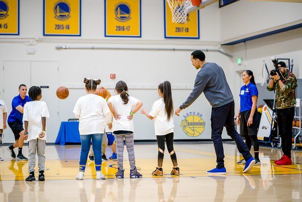 LetsGoWarriors's tweet photo. Some pics including Steph Curry and Shaun Livingston from #GenerationThrive announcement, ICYMI...

📱: https://t.co/Qk8QAagJwf

📷: https://t.co/8200NNoBAK https://t.co/XetZSCXNie