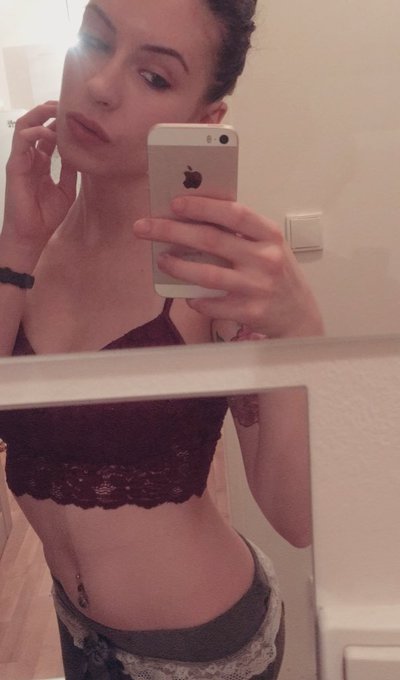 I think I like these mirrors here. 😂 https://t.co/WcgMwbu2XK