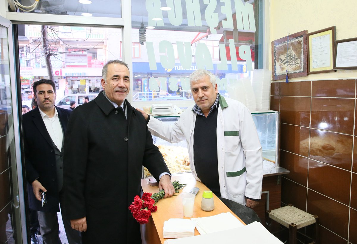 avadursun's tweet photo. Samimi karşılayarak gönlünü açan tüm esnaflarımıza şükranlarımı sunarım. Esnaflarımız 31 Mart seçimlerinde #GönülBelediyeciliği'nden yana!

#SultangaziBenimSevdam https://t.co/v1bSfWGnws