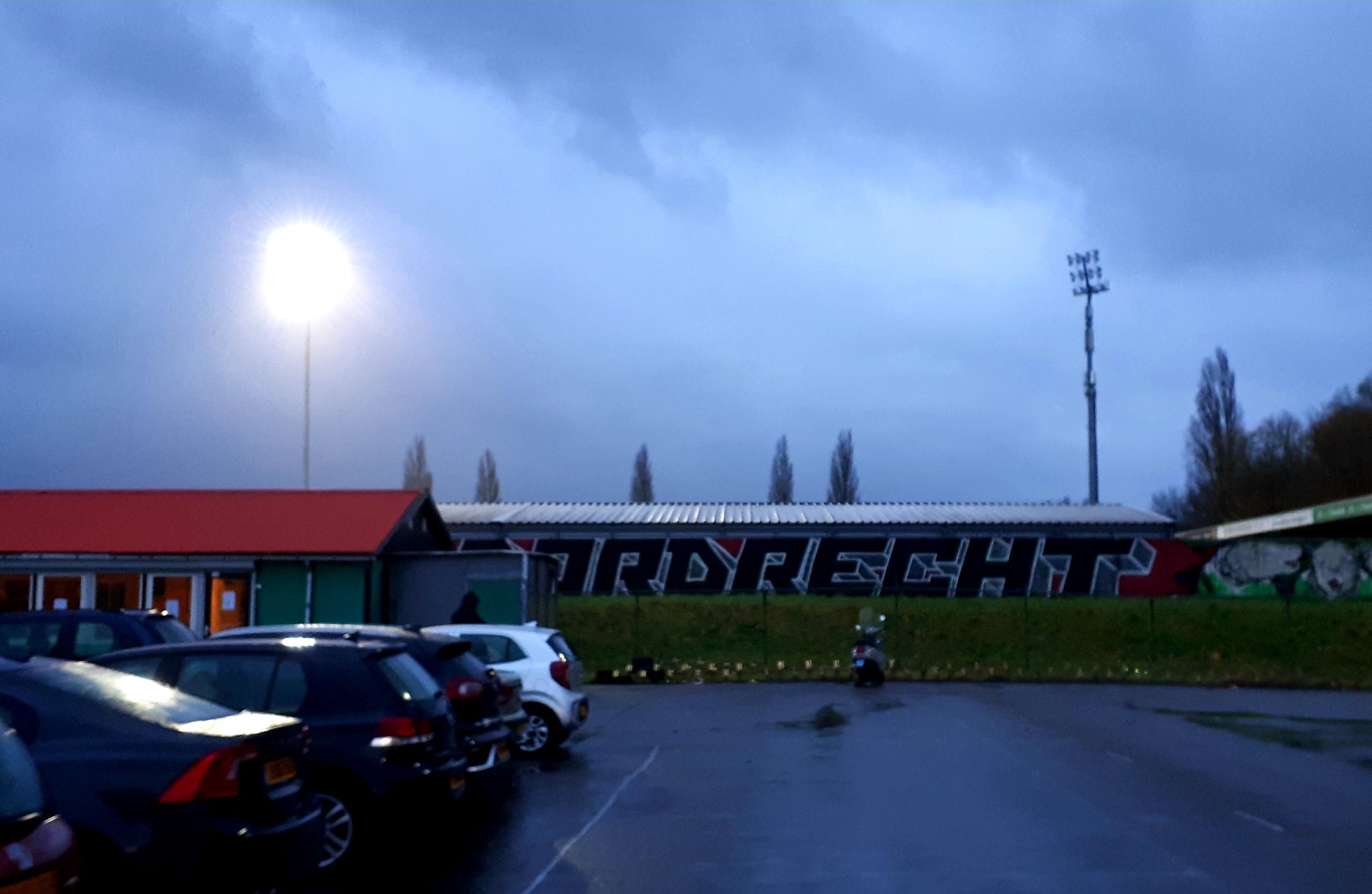 D1t6tlyWwAAsGNA.jpg:large