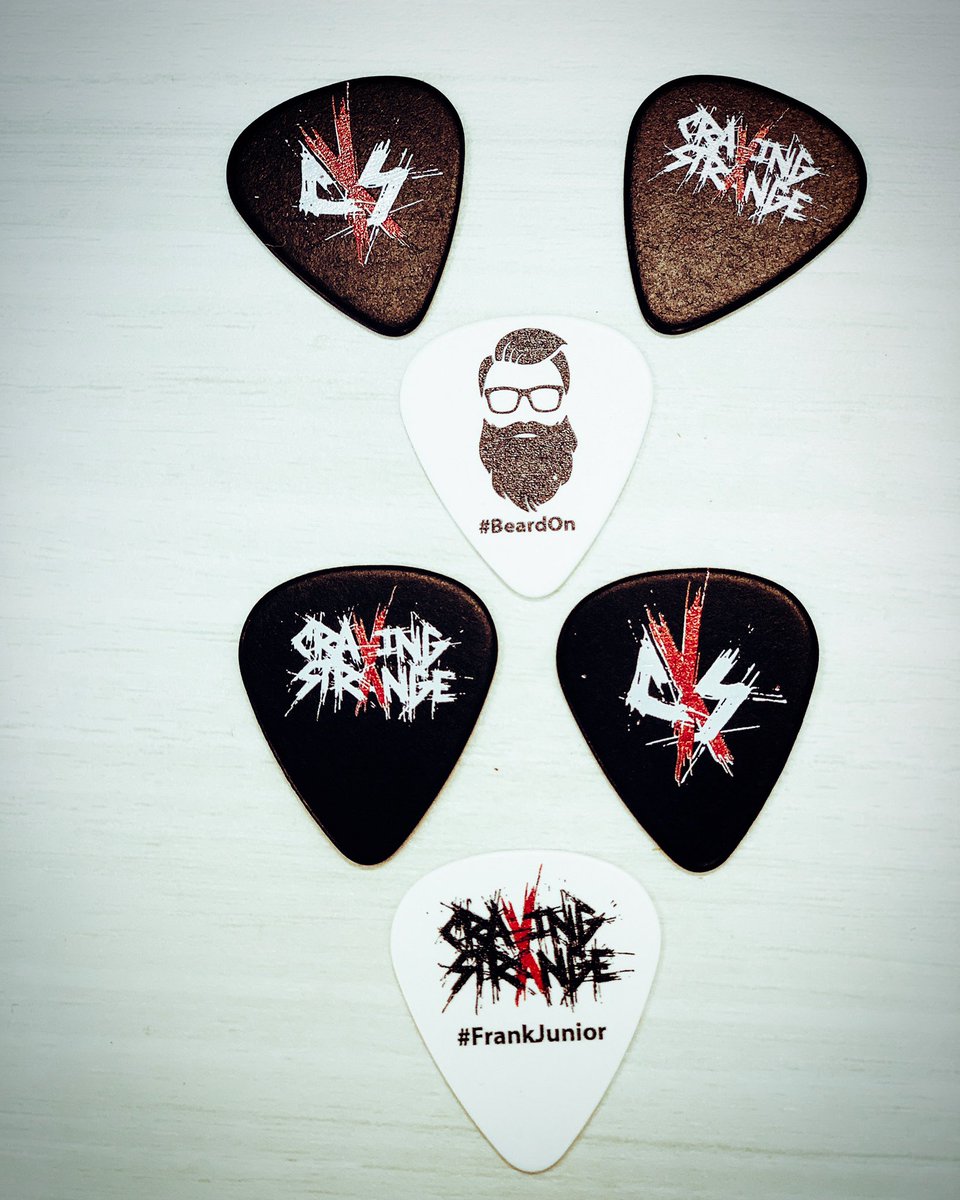 New guitar picks have been delivered! <a href="/PickWorld/">PickWorld</a> rocks! 🤘🏻