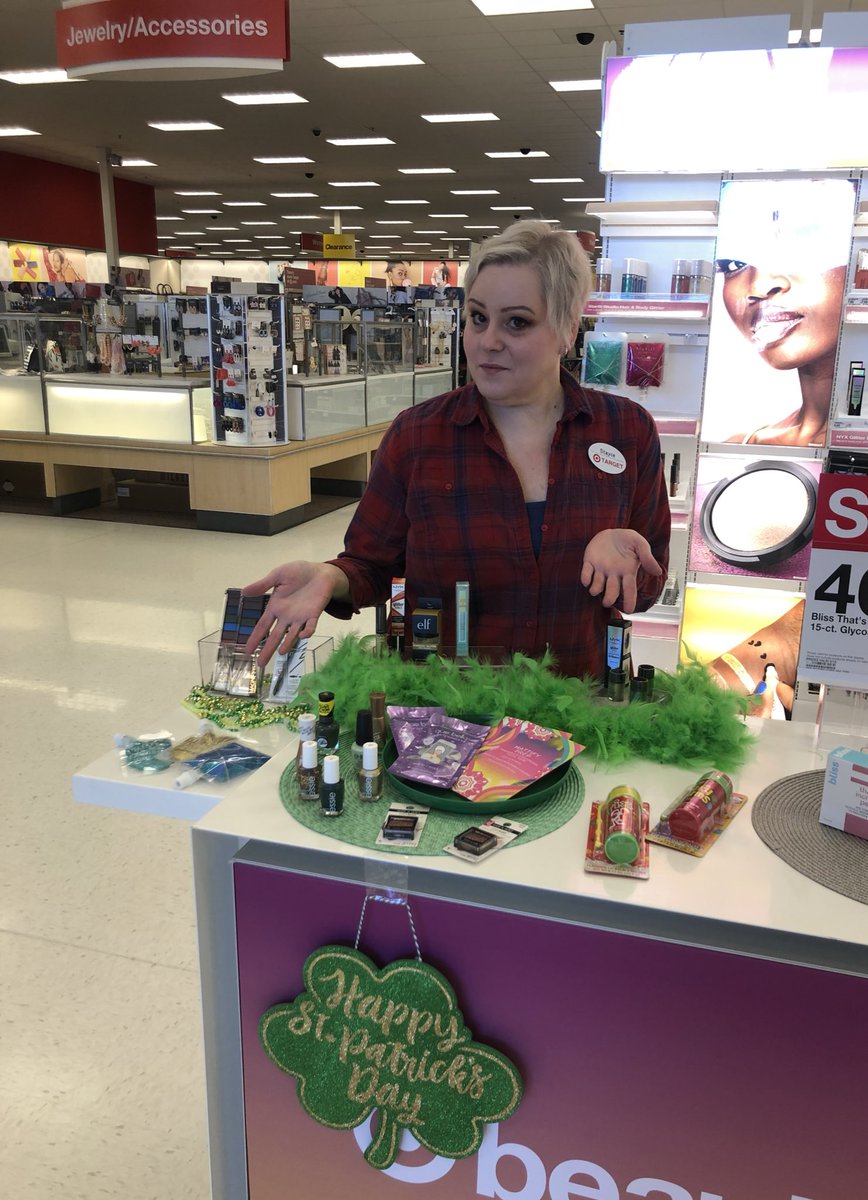 _JennyCombe's tweet photo. #StPatricksDay2019 is just around the bend! Beauty consultant Stayce is ready to help you with that perfect party look! Including ways to rehydrate your skin after all your St. Patty’s day shenanigans! #GlitterAnyone #Gold #Green @jonaltena @Howard_JoshT https://t.co/tTF8FO6A6Y