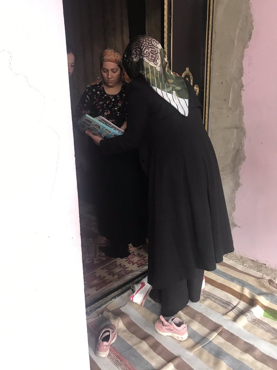 Kapı kapı dolaşmaya devam ,çalmadığımız kapı kalmasın yeter ki halkımız kazansın Ak melekler yürüyor istikrar sürüyor 🇹🇷💡🇹🇷