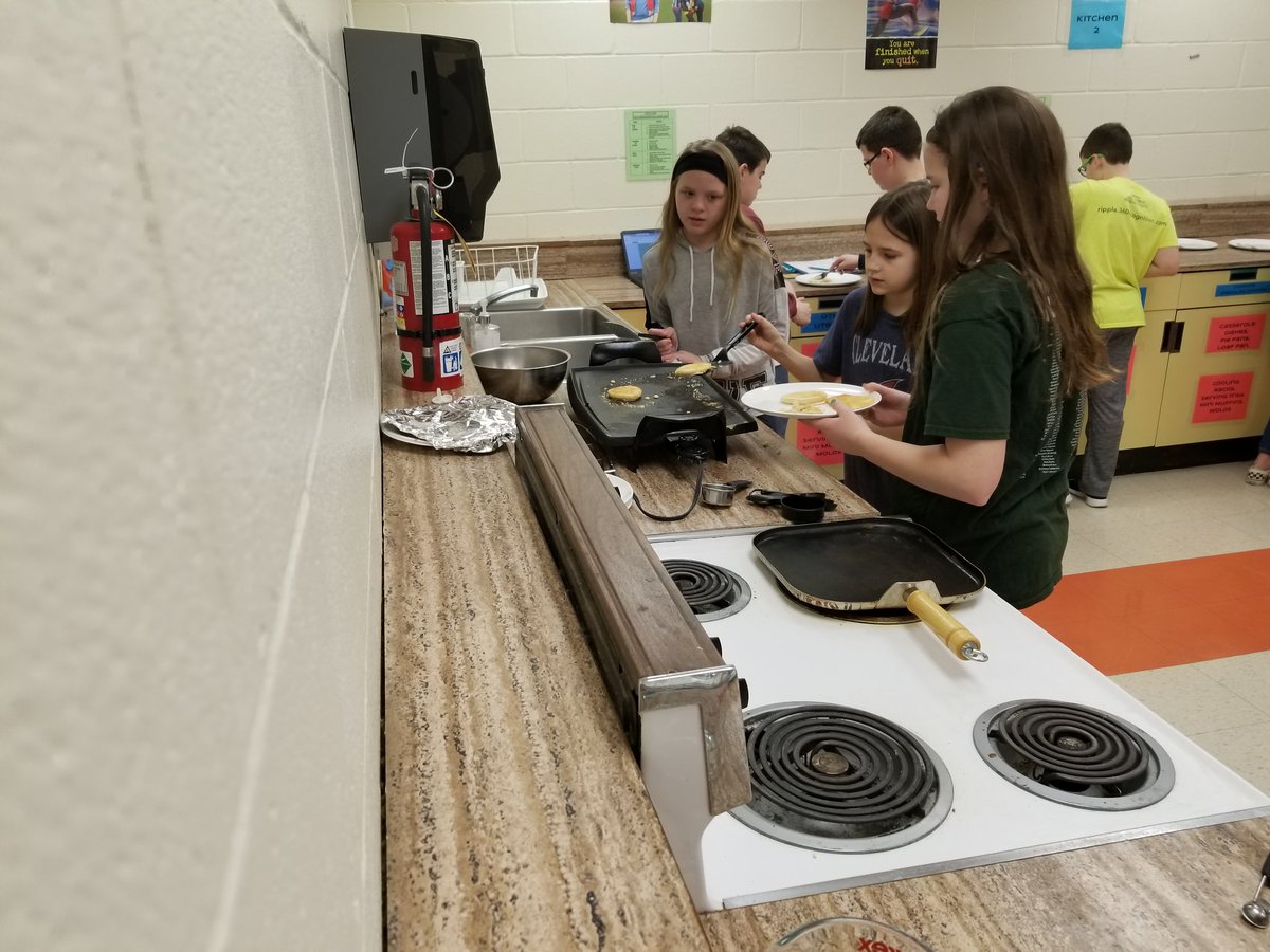 Teacher_Force's tweet photo. Pancake Lab! We used ratios to reduced recipe for our group. We sampled the homemade maple syrup that my family makes. Great Day! #mathrockstars #iTeachMath #math https://t.co/LpRavSVkfz