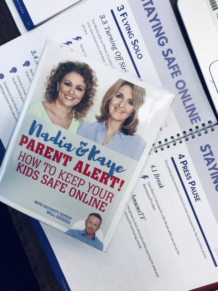 leedslibraries's tweet photo. A brilliant #techmums session today @DewsburyRoadHub we covered the theme of Staying Safe Online💻Lots of great discussions and accessing really good resources, giving helpful advice and guidance for keeping their children safe online! Creating new secure passwords too!🙌📚🔒 https://t.co/ndwhJxv4IO